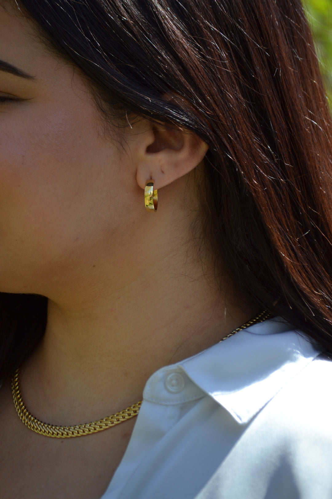 Classic 18K Yellow Gold Hoop Earrings with Hinged Snap Closure