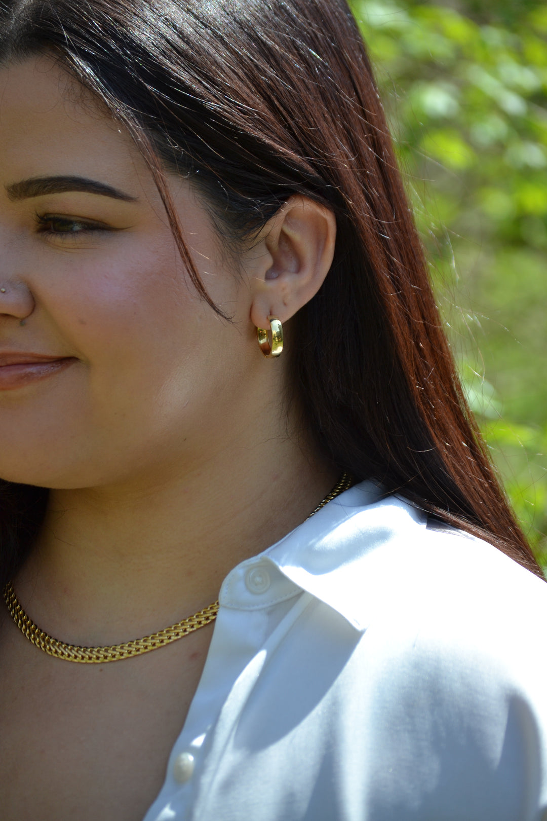 Classic 18K Yellow Gold Hoop Earrings with Hinged Snap Closure